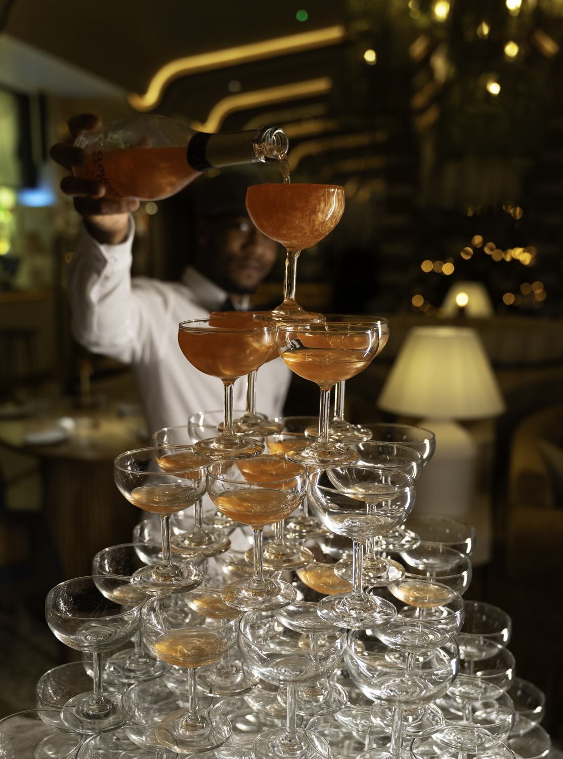 dāwa champagne coupe tower