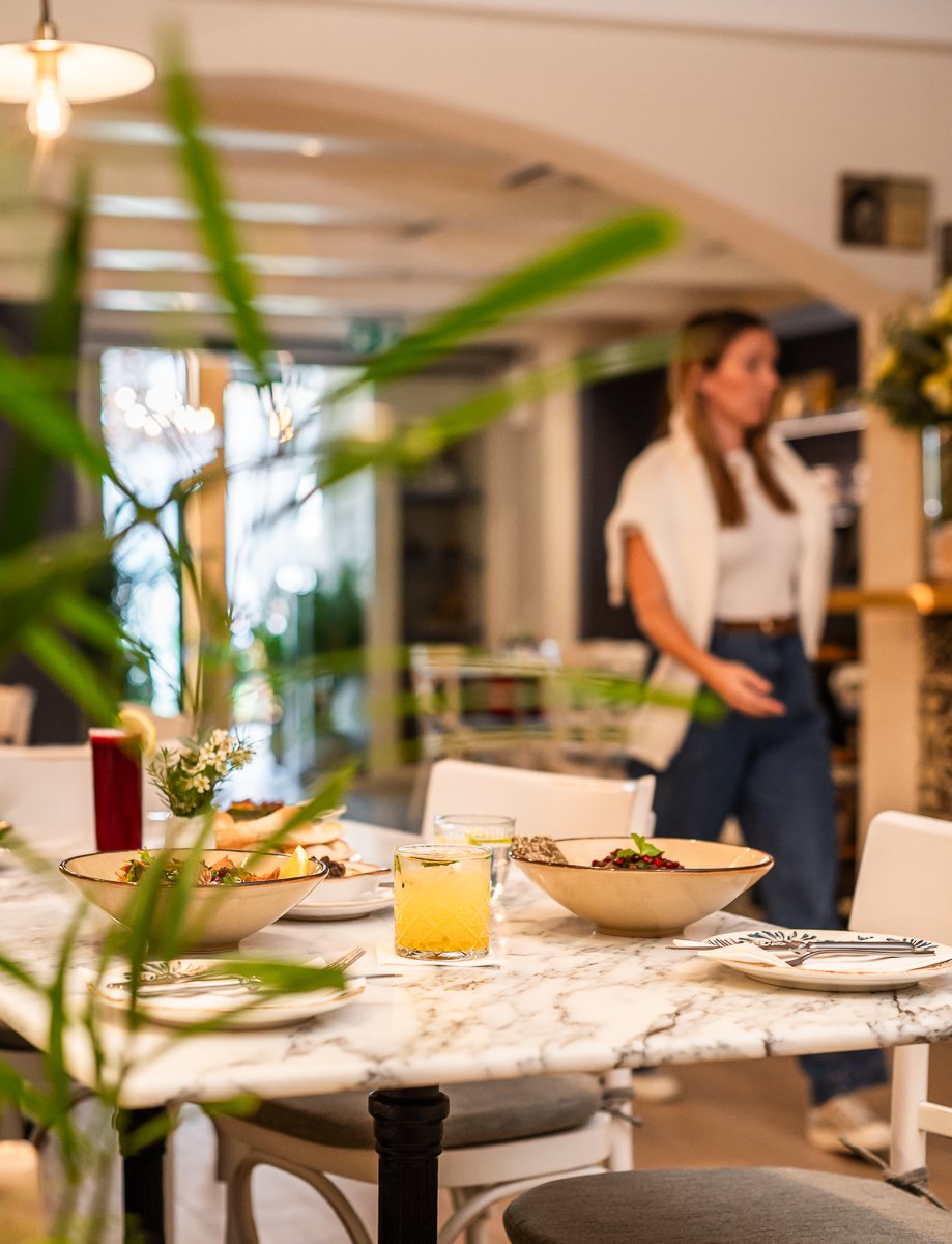 Villa Mamas Abu Dhabi table scene with mezze bowls and fresh juice